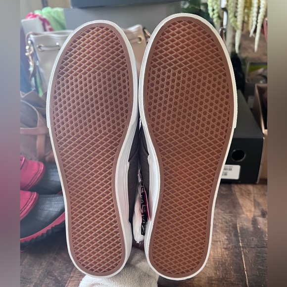 Vans - Picture 3 of 8